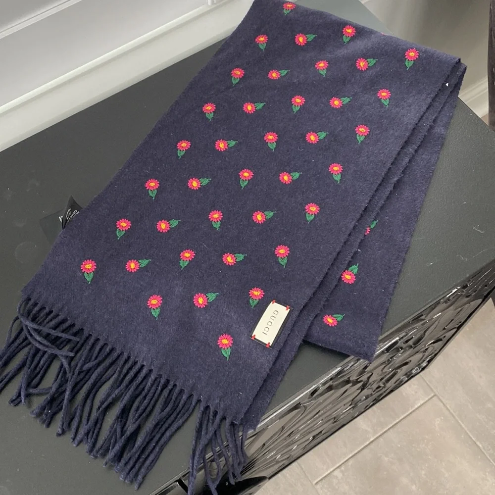 Gucci NWOT Silk Scarf